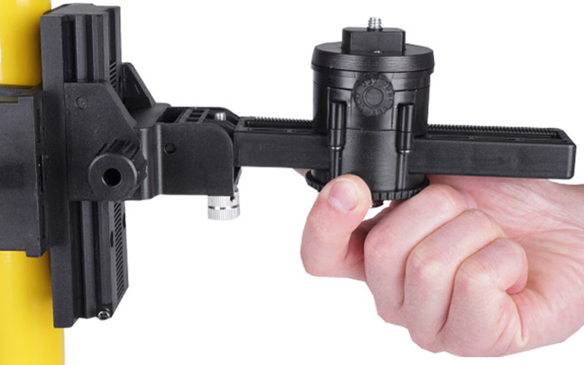 Statyw DEKO DKTYC02BN + Adapter do skosów pokretlo na spodzie uchwytu pozioma regulacja platformy wspolpraca z poziomicami DEKO z gwintami 1/4 i 5/8 cala