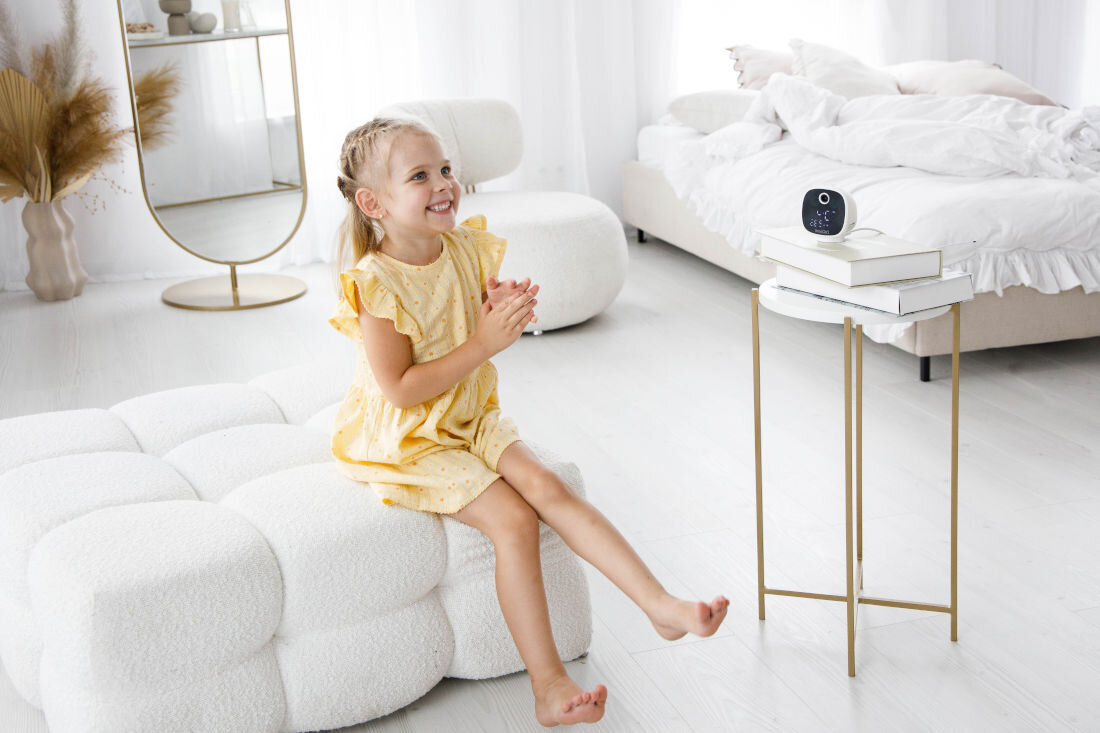Niania elektroniczna INNOGIO GIOsafety GIO-252 Smart Clock Szeroki kąt widzenia 100° funkcja automatycznego obrotu panoramicznego Tryb noktowizyjny w podczerwieni
