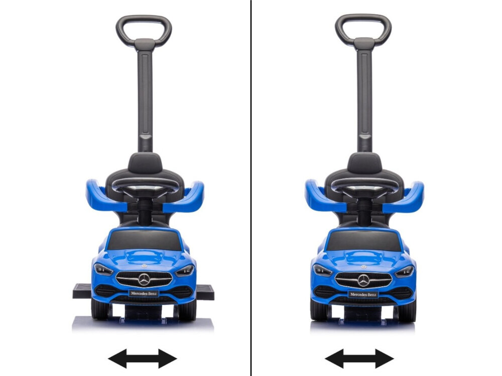 Jeździk MILLY MALLY Mercedes Benz C-Class Deluxe Niebieski jeździk na białym tle widoczny od przodu w dwóch ujęciach z wysuniętymi i schowanymi podnóżkami wysuwane podnóżki o wymiarach 15 x 6,5 cm podnóżki można łatwo wsunąć aktywne rozwijanie mięśni nóg wspiera rozwój motoryki i dostosowuje jeździk do aktualnych umiejętności dziecka