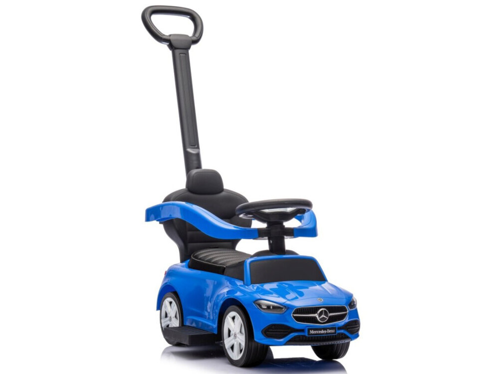 Jeździk MILLY MALLY Mercedes Benz C-Class Deluxe Niebieski jeździk na białym tle widoczny od przodu pod skosem konstrukcja wykonana z materiałów bezpiecznych dla dziecka certyfikat CE zgodność z normami bezpieczeństwa obciążenie do 25 kg stabilność i trwałość zasilanie kierownicy dźwiękowej dwoma bateriami AAA