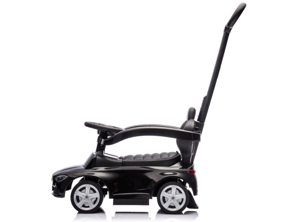 Jeździk MILLY MALLY Mercedes Benz C-Class Deluxe Czarny jeździk na białym tle widoczny z boku dla dzieci w wieku 12–36 miesięcy pomaga w rozwijaniu koordynacji ruchowej umiejętności samodzielnego poruszania się skrętne przednie koła dziecko uczy się podstaw nawigacji i kontroli kierunku zachęca do aktywności i wspiera zdrowy rozwój motoryczny