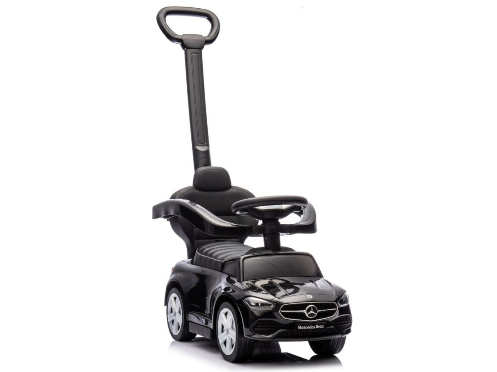 Jeździk MILLY MALLY Mercedes Benz C-Class Deluxe Czarny jeździk na białym tle widoczny od przodu pod skosem konstrukcja wykonana z materiałów bezpiecznych dla dziecka certyfikat CE zgodność z normami bezpieczeństwa obciążenie do 25 kg stabilność i trwałość zasilanie kierownicy dźwiękowej dwoma bateriami AAA