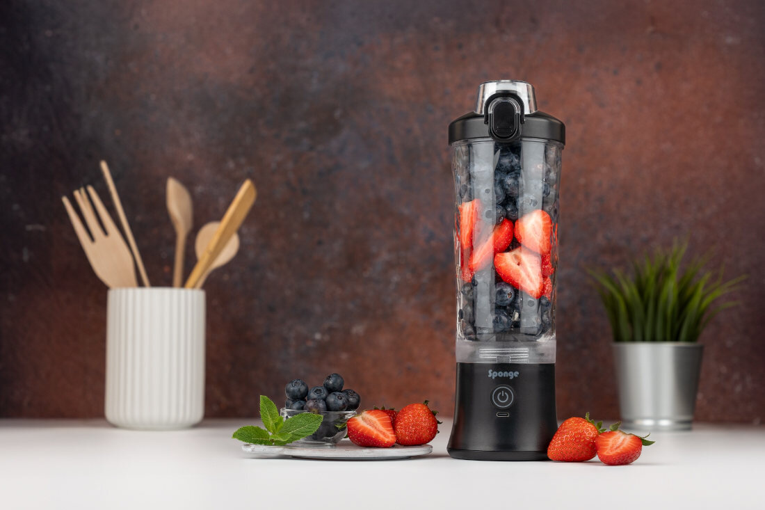 Blender personalny SPONGE SPONBLB01 Sterowanie bez komplikacji Intuicyjny przycisk czytelny wskaźnik LED obsługa sygnalizuje nieprawidłowe ustawienie poziom naładowania