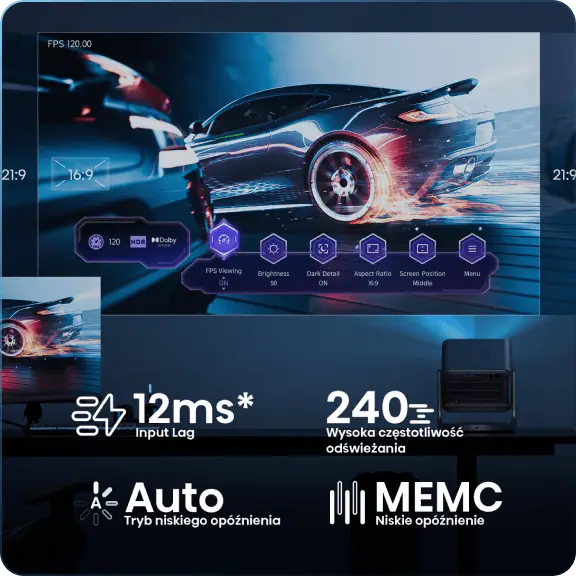 Projektor wyświetla grę wyścigową z menu ustawień dla graczy. U dołu widoczne ikony i parametry: 12ms Input Lag, 240Hz, Auto oraz MEMC.