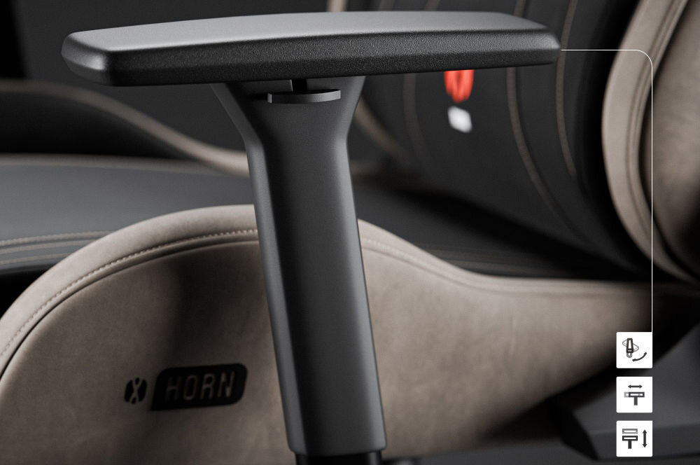 Fotel DIABLO X-HORN 2.0 Normal Size Camel Czarny zbliżenie na podłokietnik na ciemnym tle z ikonami możliwej regulacji Armtech Hybrid podłokietniki regulacja 3D komfort