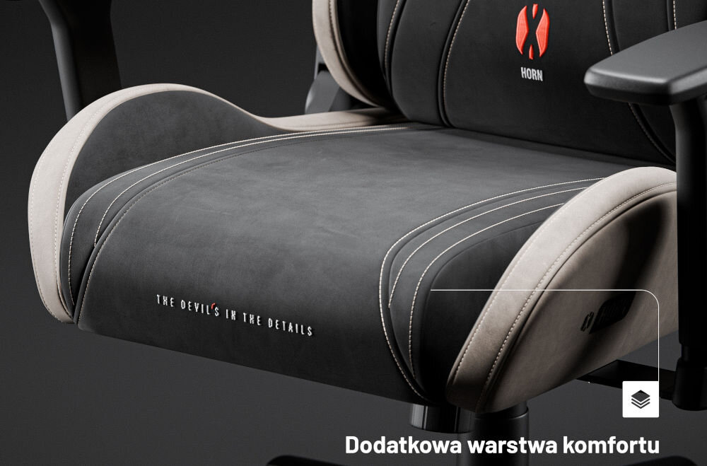 Fotel DIABLO X-HORN 2.0 Normal Size Camel Czarny zbliżenie na siedzisko ciemne tło sprężysta pianka HR siedzisko z dodatkową warstwą pianki komfort wygoda