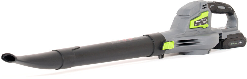 Dmuchawa do liści akumulatorowa NAC 20V BB20-B20-S Aku 2.0Ah dmuchawa na białym tle widoczna od przodu pod skosem lekkość moc porządek swoboda ruchu komfort pracy