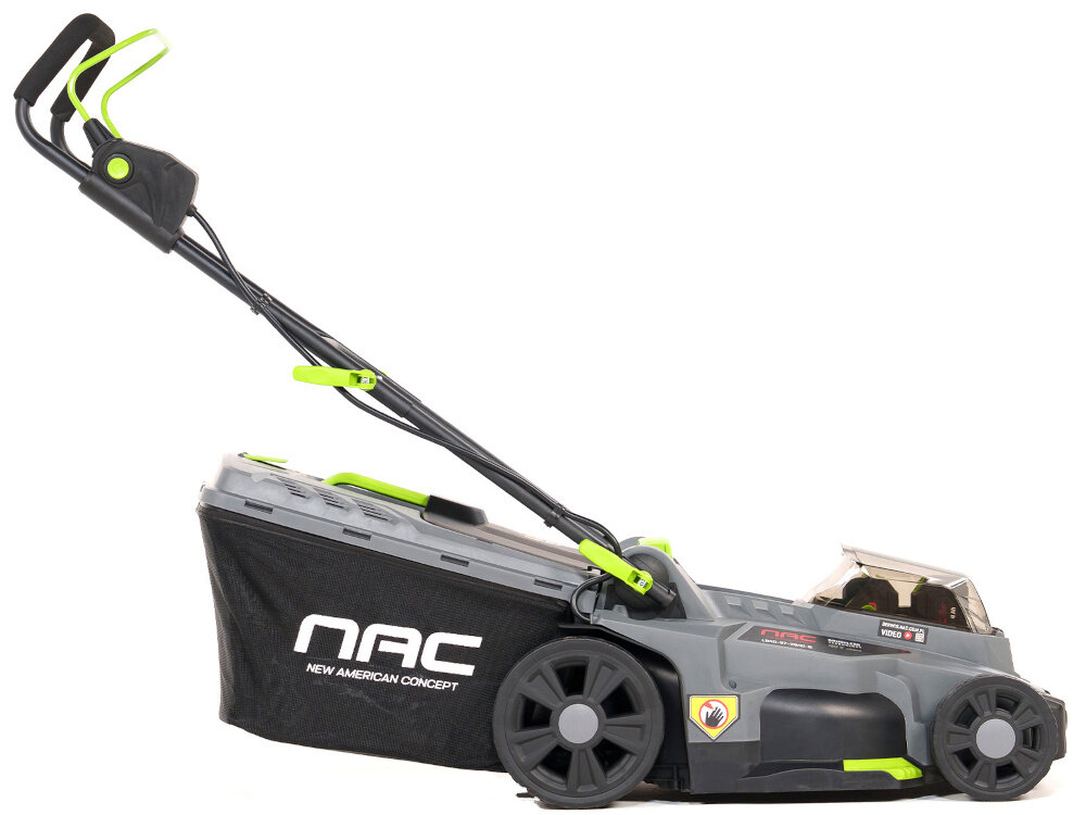 Kosiarka akumulatorowa NAC LB40-37-2B40-S kosiarka na białym tle widoczna z boku wygoda pracy bez kabla wysoka wydajność koszenia zasilana akumulatorami serii NAC 40 V niezależność od źródeł prądu łatwe utrzymanie porządku lekka i ergonomiczna konstrukcja cicha praca