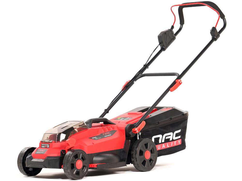 Kosiarka akumulatorowa NAC MEX33-B40-20V kosiarka na białym tle widoczna od przodu pod skosem zadbany trawnik koszenie trawy mobilność zasilanie akumulatorowe
