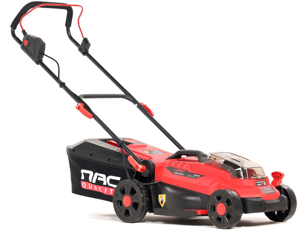 Kosiarka akumulatorowa NAC MEX33-B40-20V kosiarka na białym tle widoczna od przodu pod skosem trzy tryby pracy wyrzut do kosza wyrzut tylny bez kosza funkcja mulczowania praktyczna zaślepka mulczująca funkcja mulczowania naturalny nawóz dla trawnika uniwersalność