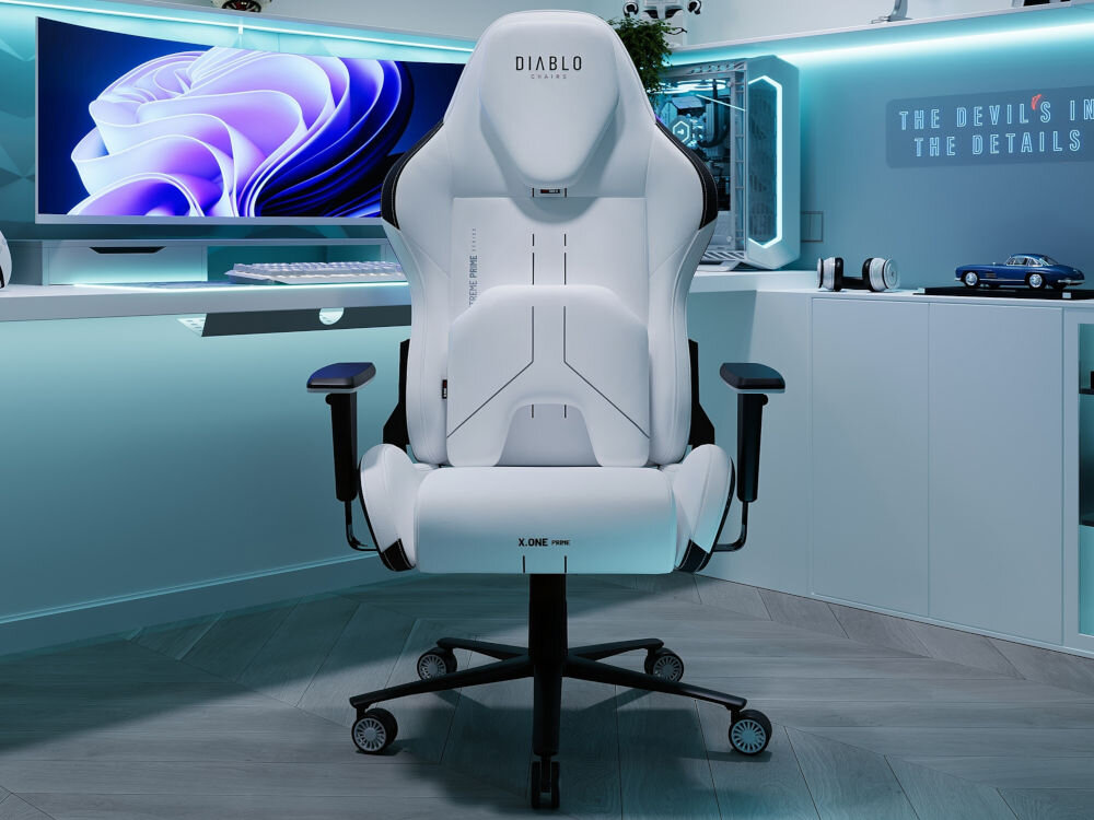 Fotel DIABLO CHAIRS X-One 2.0 Prime Biało-czarny prezentacja fotela na tle pokoju od przodu