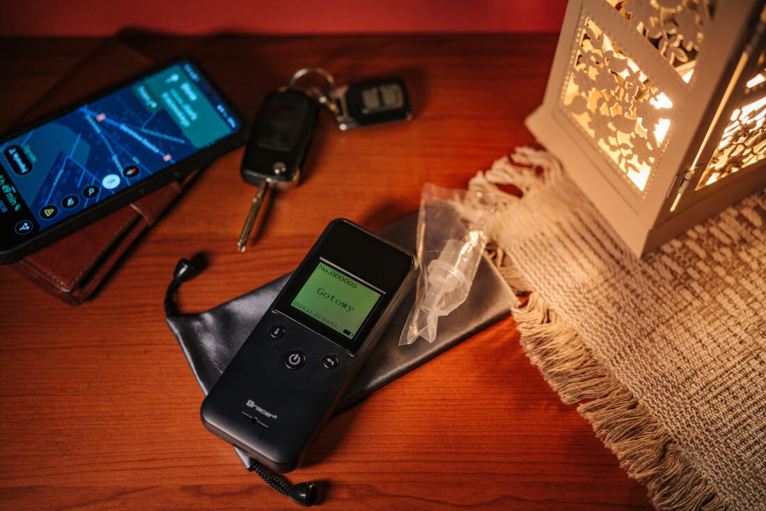 Alkomat TRACER BreathEZ-2 wygląd prezentacja design wizualizacja Partner w kontroli trzeźwości