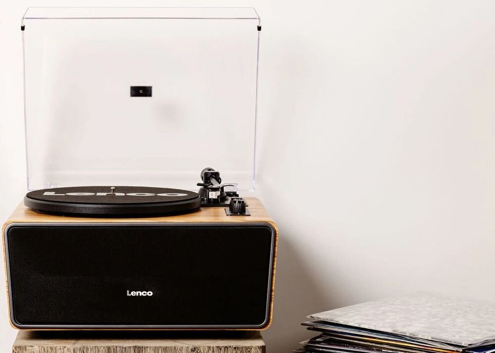 Gramofon LENCO LS-570OK przedwzmacniacz start stop anti-skating ręczna obsługa, gramofon stojący na drewnianym klocku w pomieszczeniu
