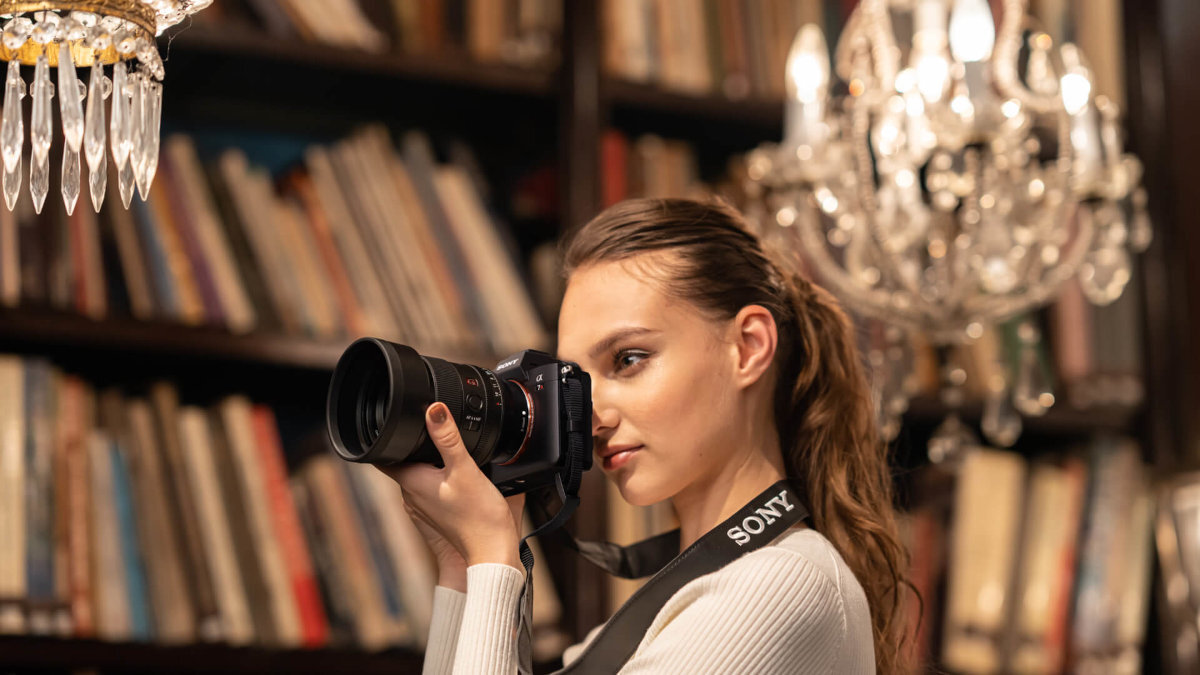 Obiektyw SONY FE 35 mm Silniki liniowe XD szybki i precyzyjny autofokus korpusów z mocowaniem E Autofokus zdjęć ulicznych, portretów i dynamicznych momentów