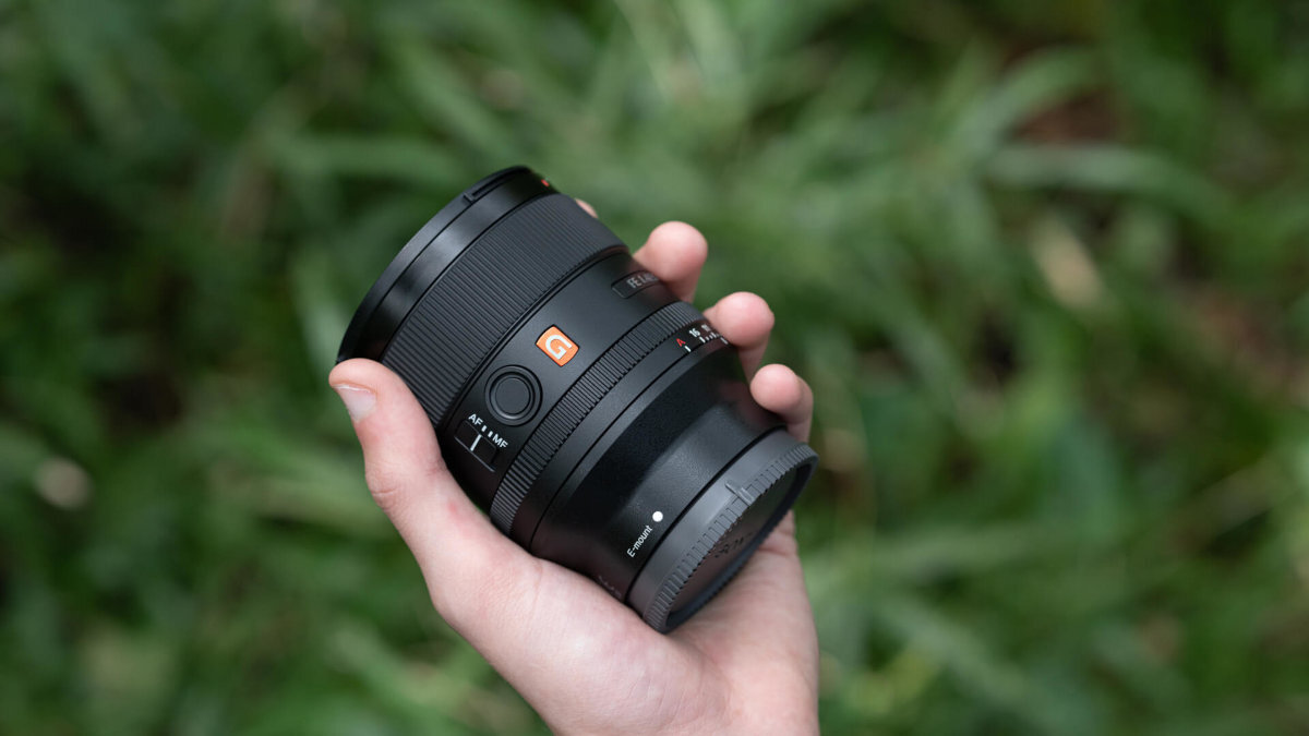 Obiektyw SONY FE 35 mm 524 g mobilność wygodę użytkowania niewielkich rozmiarów wysokiej jakości optycznej