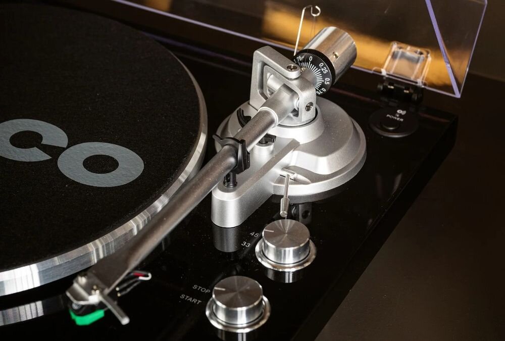 Gramofon LENCO LBT215BK 33 RPM 45 RPM kontrola start stop płyty winylowe, kadr na ramię gramofonu