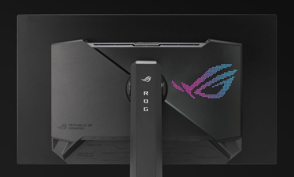 Monitor ASUS ROG Strix XG27AQDMG Tył monitora z podświetlanym logo w kolorach różu i niebieskiego oraz napisem ROG na ramieniu podstawy, podstawa, regulacja, ergonomia