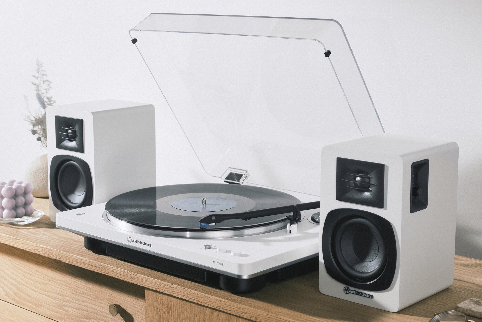 Kolumny głośnikowe Audio-Technica AT-SP3X pasmo 55-20000 Hz zestaw 2 kolumny półkowe, kolumny stojące obok gramofonu na szafce