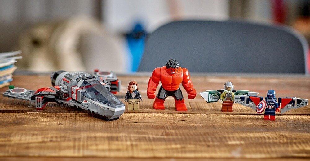 LEGO 76292 Marvel Kapitan Ameryka kontra Czerwony Hulk - bitwa kv lifestyle początek opisu sekcja nagłówkowa