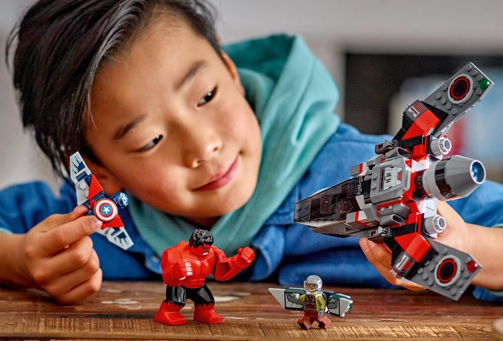 LEGO 76292 Marvel Kapitan Ameryka kontra Czerwony Hulk - bitwa dziecko bawi się zestawem minifigurki elementy klocki