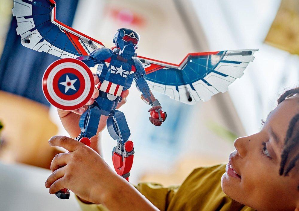 LEGO 76296 Marvel Figurka nowego Kapitana Ameryki Falcon dziecko bawi się figurką