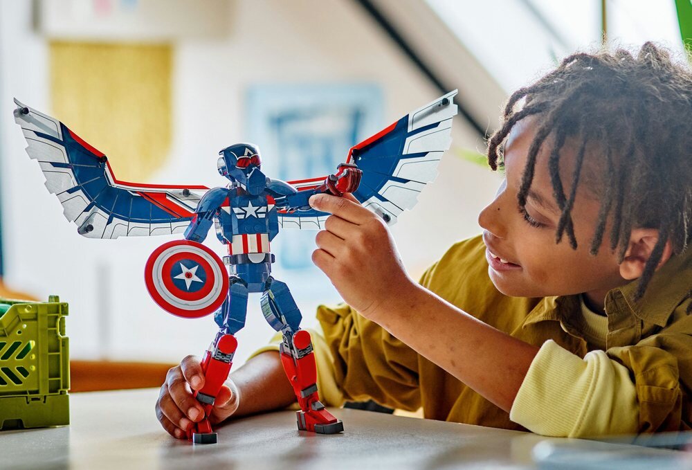LEGO 76296 Marvel Figurka nowego Kapitana Ameryki dziecko bawi się figurką 28 cm wysokości duże, foliowe skrzydła