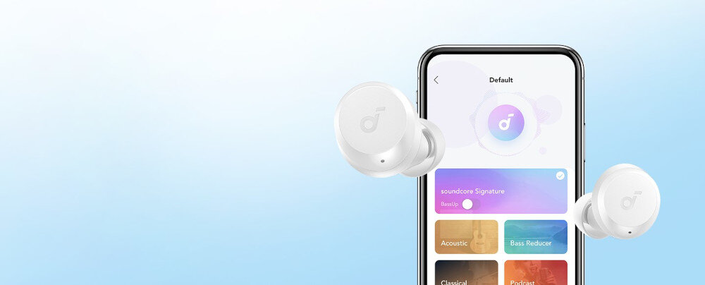 Słuchawki dokanałowe SOUNDCORE A25i ustawienia korektora aplikacja Soundcore, słuchawki dokanałowe oraz smartfon na błękitnym tle
