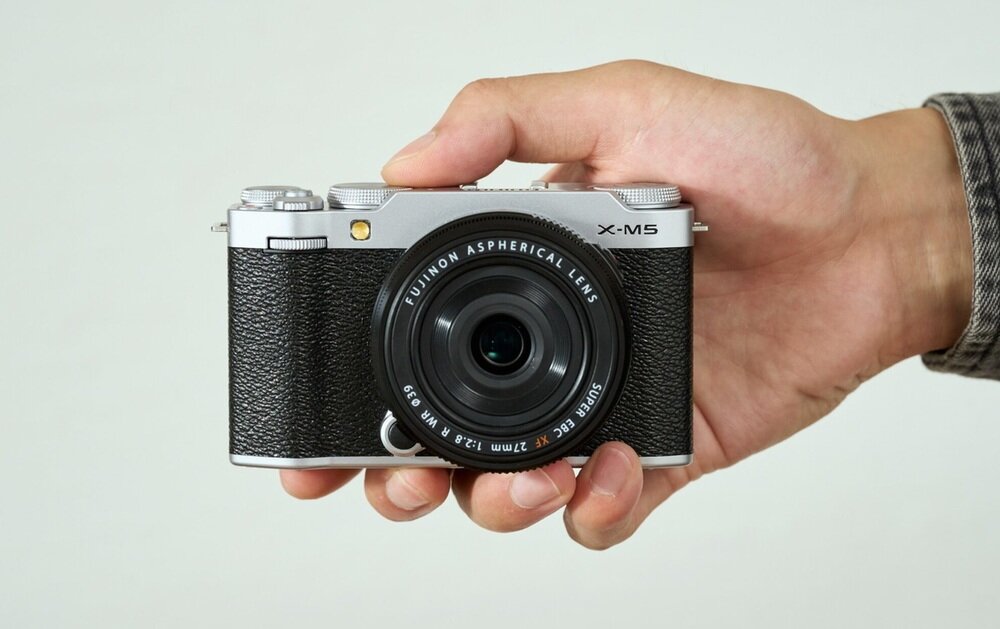 Aparat FUJIFILM X-M5 klasyczny wygląd funkcjonalna konstrukcja