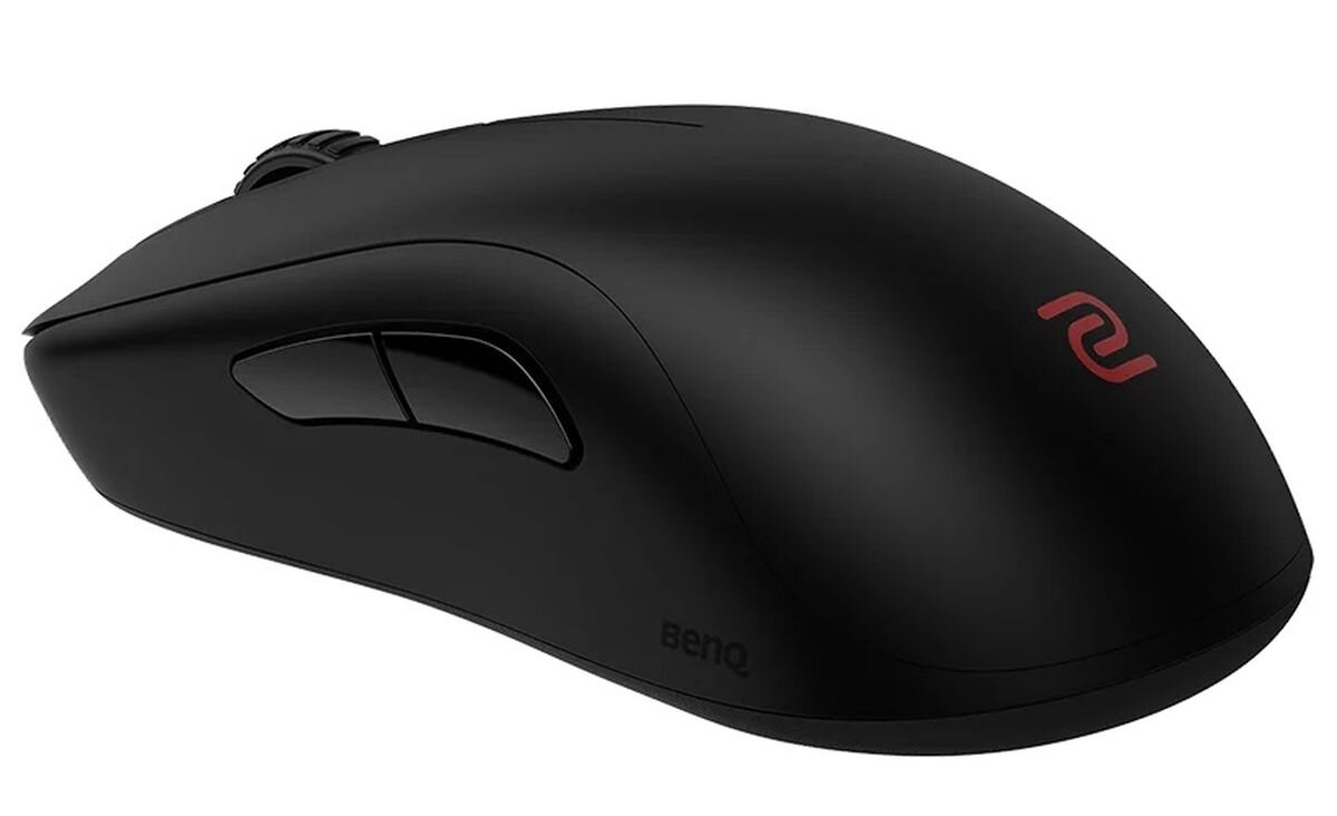 ZOWIE S2-DW Krzywizna po lewej stronie prawa strona jest gładka i zaokrąglona stabilność chwytu - mysz pod kątem od tyłu na jasnym tle