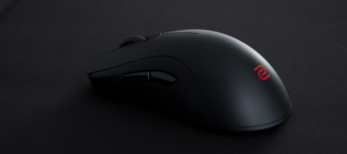ZOWIE ZA13-DW - mysz na ciemnej podkładce
