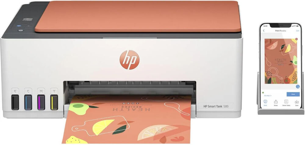Urządzenie wielofunkcyjne HP Smart Tank 589 Druk w kolorze, Wi-Fi urządzenie na białym tle od przodu z wychodzącą kartką obok telefon Intuicyjne zarządzanie zadaniami druku przez telefon za pomocą aplikacji mobilnej HP Smart