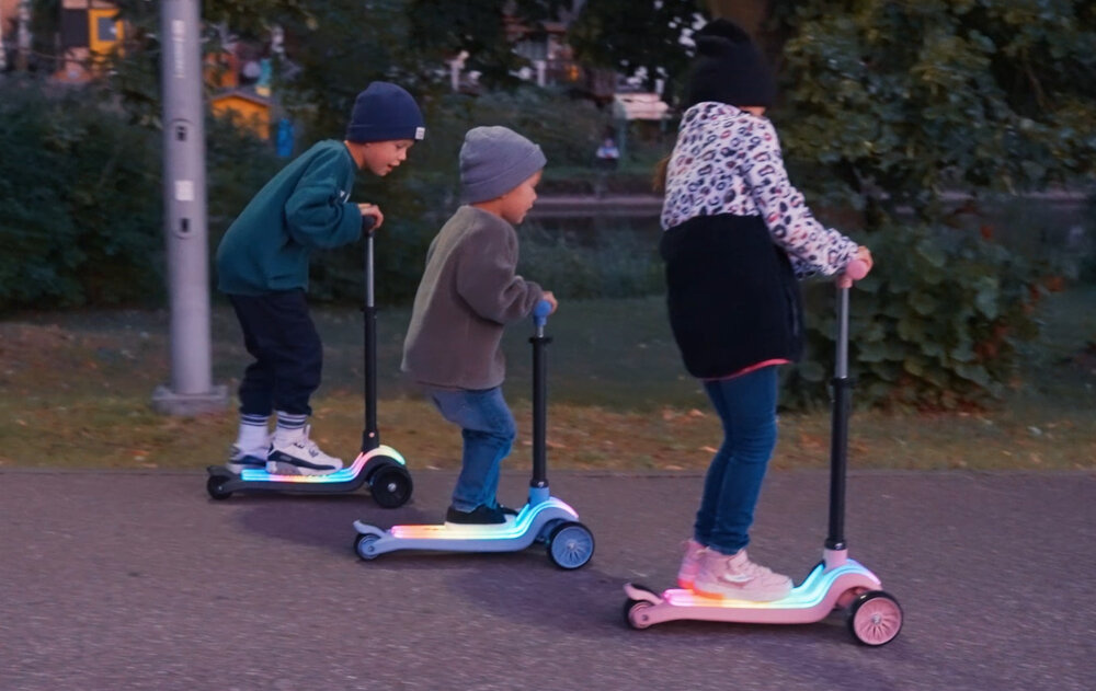 Hulajnoga dla dzieci SUN BABY Lumiride J02.024.0.2 Szary bezpieczenstwo tylny hamulec nozny docisnac do tylnego kola kontrola nad pojazdem dostosowanie predkosci