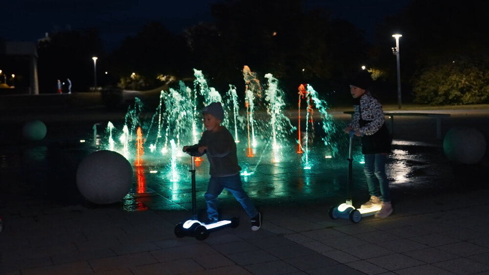 Hulajnoga dla dzieci SUN BABY Lumiride J02.024.0.2 Szary z trwalych materialow aluminiowa kierownica nylonowy podest stabilna trwala konstrukcja wyjmowana kierownica niewielkie wymiary 56,5 x 29,2 x 17,9 cm poreczna