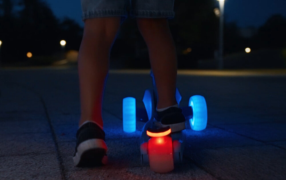 Hulajnoga dla dzieci SUN BABY Lumiride J02.025.0.1 Czarny bezpieczenstwo tylny hamulec nozny docisnac do tylnego kola kontrola nad pojazdem dostosowanie predkosci