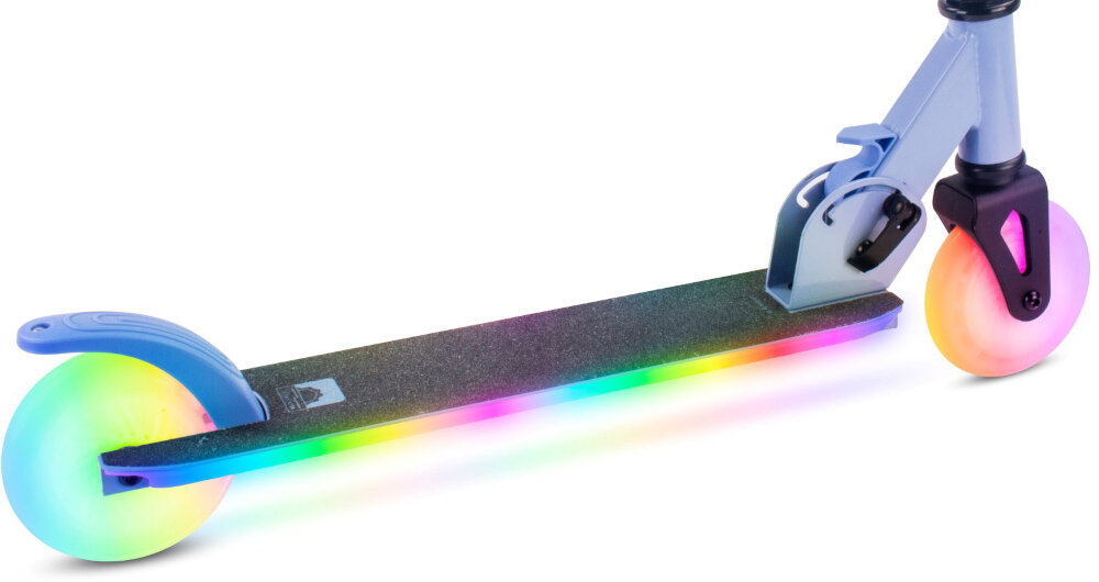 Hulajnoga dla dzieci SUN BABY Lumiride J02.026.0.4 Niebieski zbliżenie na podest i koła 7 kolorów świateł 20 programów oświetlenia automatyczne wyłączanie po 5 minutach intuicyjny przycisk 3 baterie typu AA na spodzie podestu bezpieczne rozwiązanie