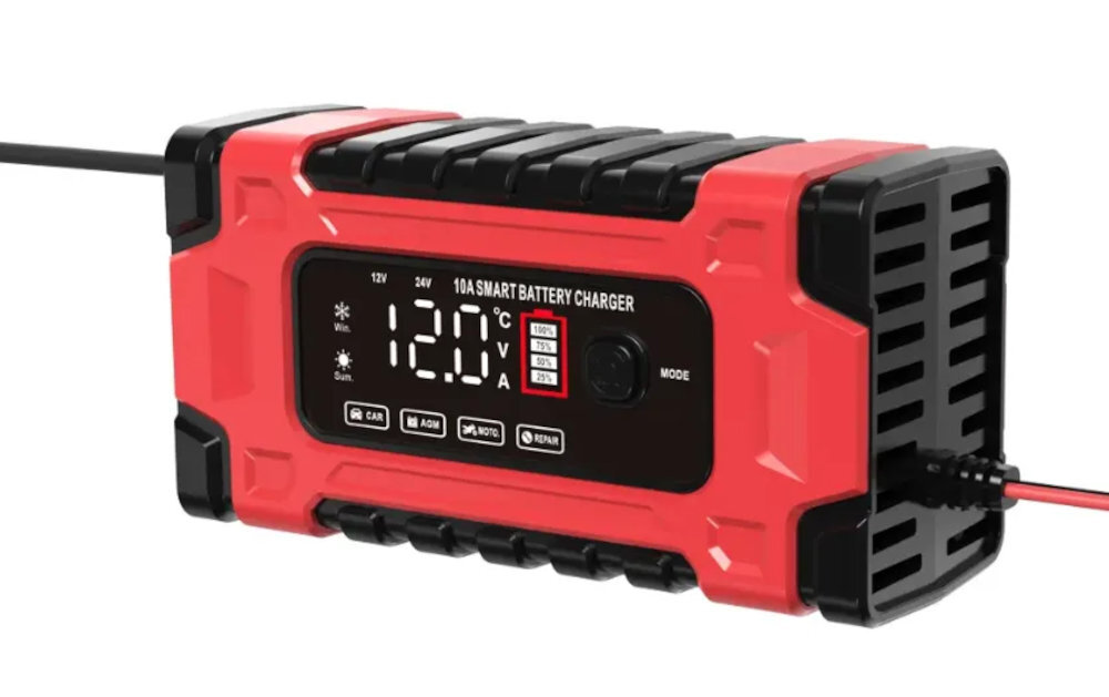 Prostownik EXTRALINK EXTRALINK EX.21069 funkcję automatycznego wyłączenia po zakończeniu ładowania zmniejsza ryzyko przeładowania - prostownik na białym tle pod kątem