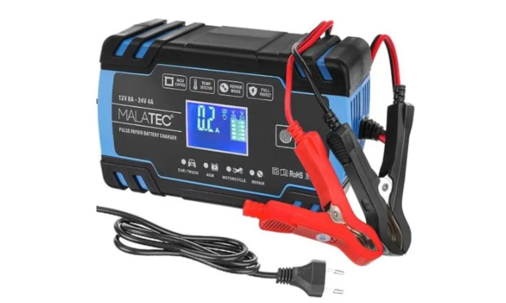 Prostownik EXTRALINK EXTRALINK EX.21076 funkcję automatycznego wyłączenia po zakończeniu ładowania zmniejsza ryzyko przeładowania - prostownik na białym tle pod kątem