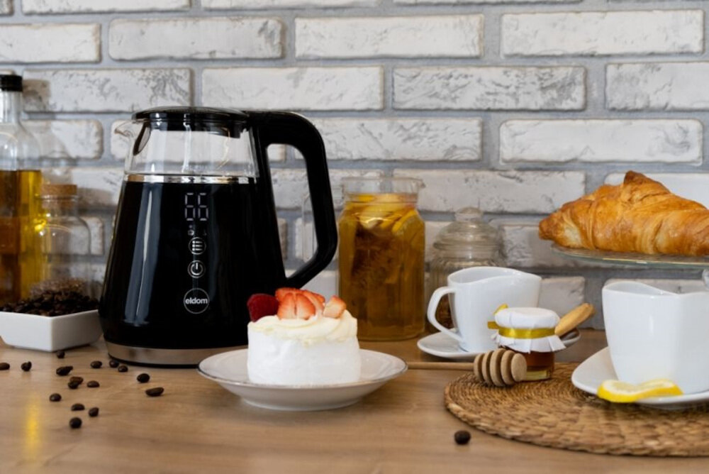 Czajnik ELDOM C505B Jitty z regulacją temperatury zdjęcie lifestyle  Moc 1100 W kawę lub herbatę
