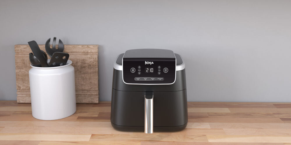 Air Fryer Frytkownica beztłuszczowa NINJA AF140EU frytkownica na blacie czarna obudowa wyświetlacz jasne tło Szuflada o pojemności 4,7 litra dla jednej lub dwóch osób 1 kg kurczaka 500 g frytek wygodne gotowanie nie zajmie dużo miejsca na blacie kuchennym do niewielkich kuchni ergonomiczna konstrukcja