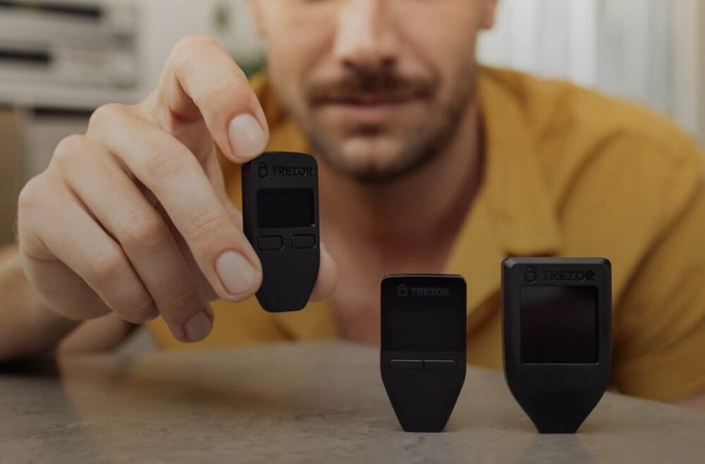 Portfel kryptowalut TREZOR Model T    opis