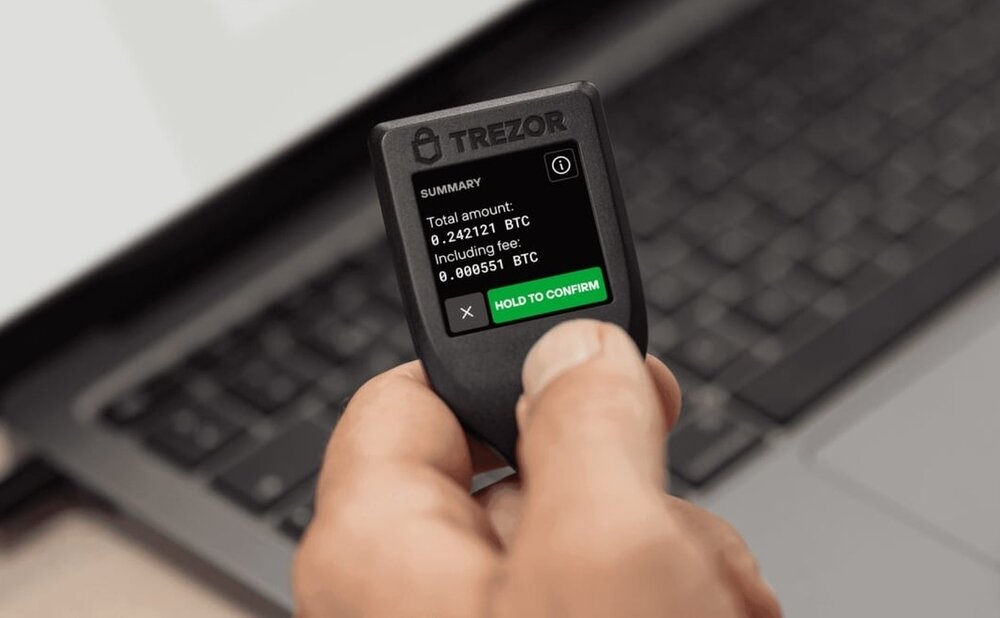 Portfel kryptowalut TREZOR Model T  Ekran 