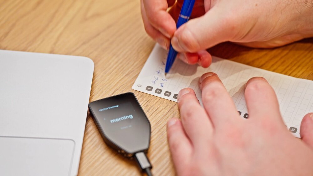 Portfel kryptowalut TREZOR Safe 5 ekran