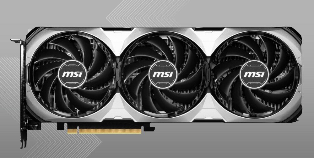 Karta graficzna MSI GeForce RTX 4070 Ventus 3X E1 12GB OC Widok z przodu na kartę graficzną z trzema dużymi wentylatorami z logo 'msi' na każdym z nich, na tle w odcieniach szarości, przeznaczenie, parametry