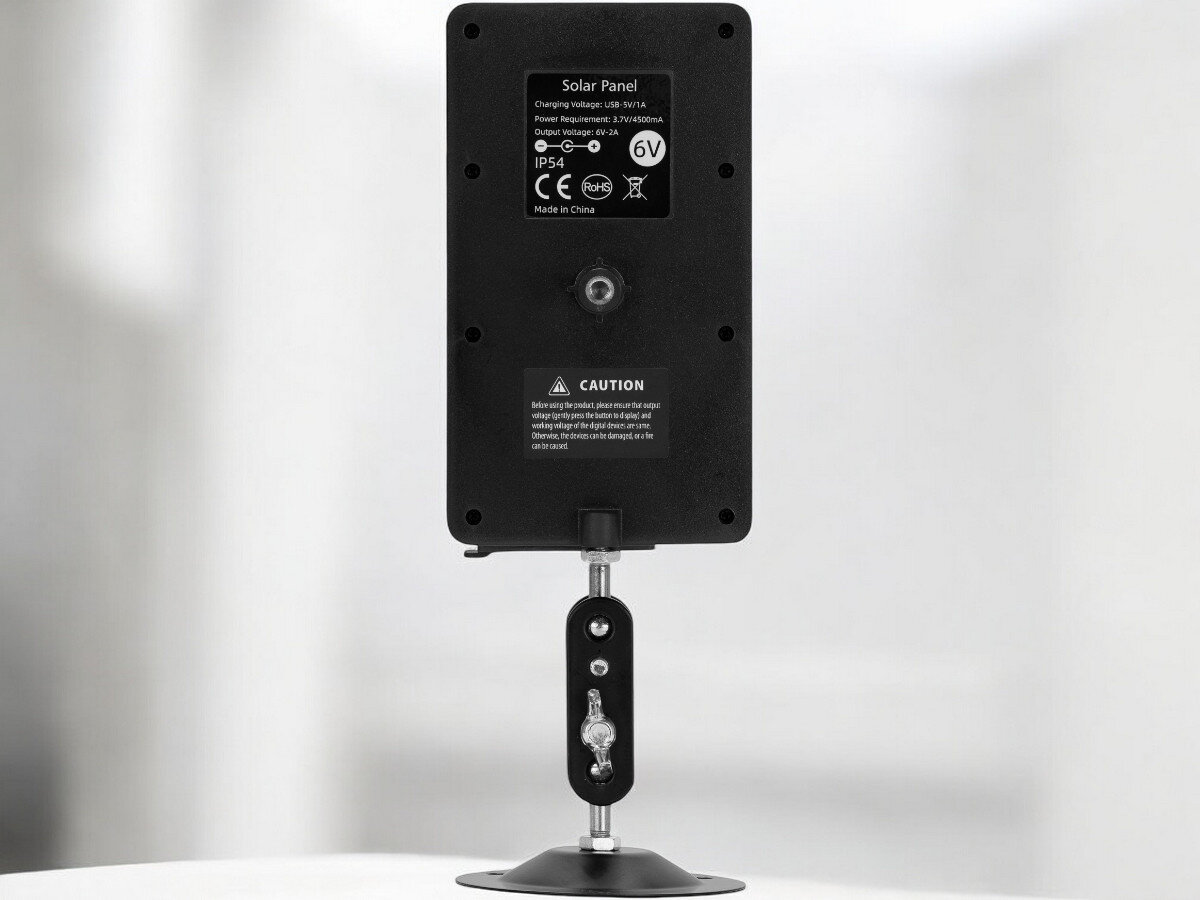 Panel słoneczny REDLEAF RD3019 Pro, ekonomia, tereny oddalone, oszczędność, ekologia, Tylny widok panelu Redleaf na uchwycie montażowym, widoczne oznaczenia modelu i napięcia panelu.