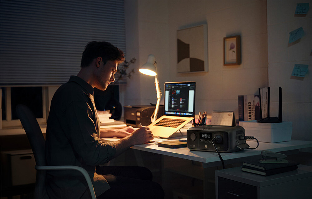 Stacja zasilania EcoFlowRiver 3 UPS UPS 245Wh Bank energii akumulator LiFePO4 bezpieczenstwo dluga zywotnosc od 3000 cykli ladowania przy zachowaniu 80% pojemnosci na okolo 10 lat aplikacja EcoFlow smartfon