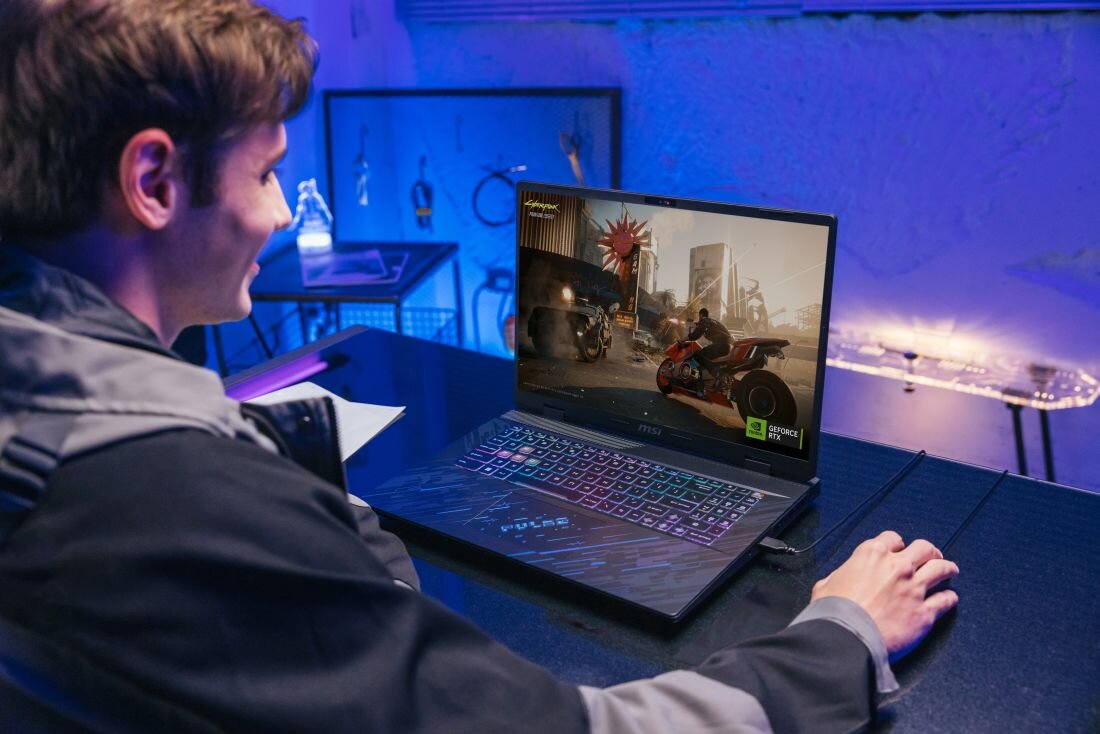 Laptop MSI Pulse 17 AI C1VGKG - Laptop