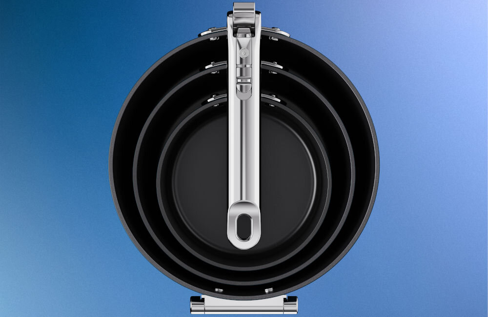 JJ-Zestaw rondli ze skł.uchwytami +pokrywk++ Space różne wielkości czarne dno srebrne uchwyty niebieskie tło na różnych palnikach: gazowych, elektrycznych, płytach ceramicznych i indukcyjnych do użycia w piekarniku do 232°C pokrywki wytrzymują temperatury do 200°C praktyczne rozwiązanie funkcjonalność stylowy design wszechstronność jakość w gotowaniu