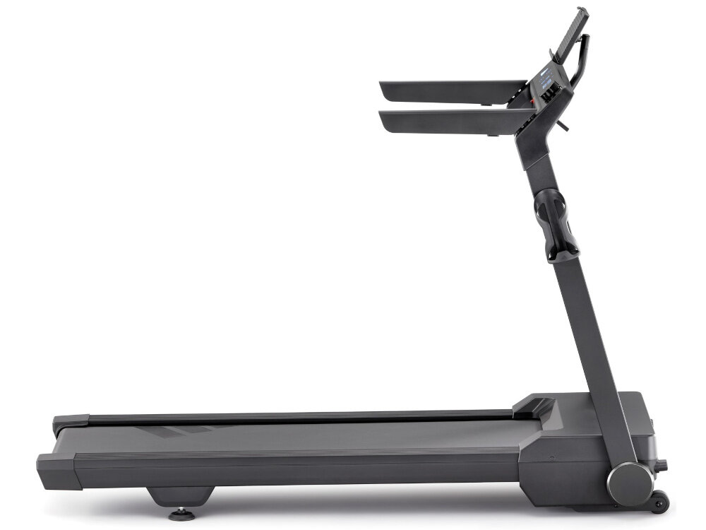 Bieżnia elektryczna ADIDAS T-24C 1470W 18km-h bieżnia na białym tle widoczna z boku silnik o mocy 1470 W płynne działanie 12-stopniowe nachylenie symulacja biegu pod górę możliwość tworzenia zróżnicowanych sesji