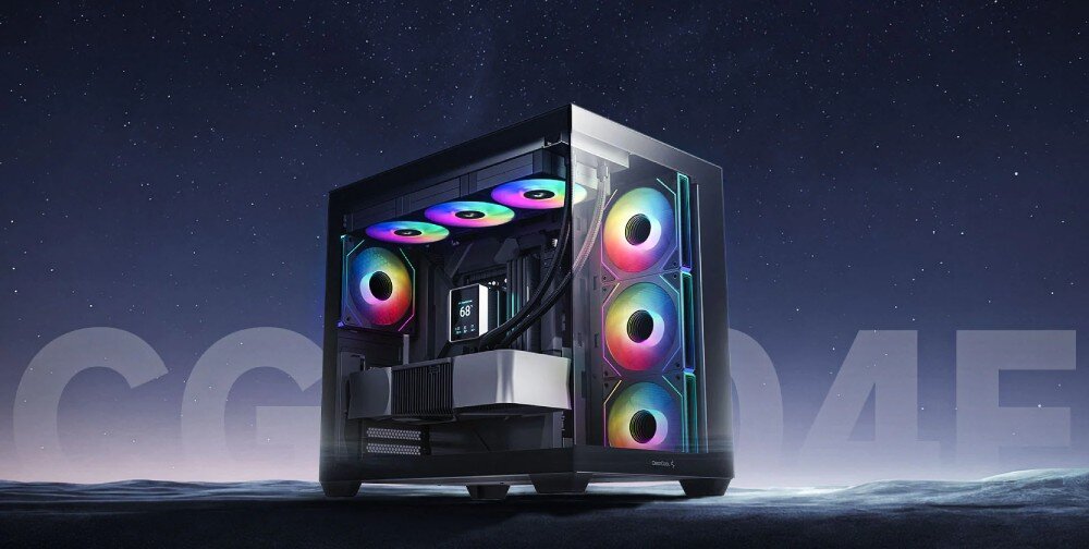 Obudowa DEEPCOOL CG530 4F W pełni wyposażona czarna obudowa komputerowa w formacie Middle Tower na tle nocnego nieba, z przeszklonym frontem i bokiem, eksponująca podświetlone na tęczowo wentylatory, system chłodzenia wodnego z ekranem wyświetlającym temperaturę oraz kartę graficzną