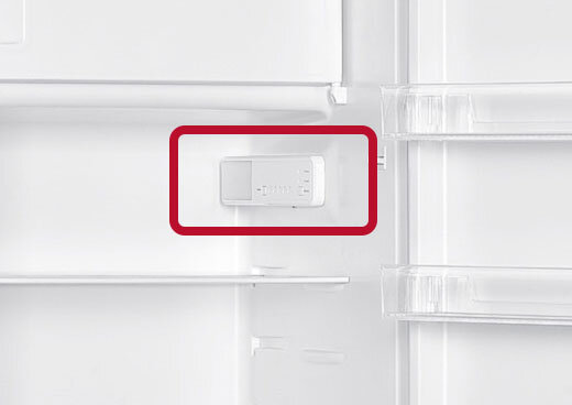 Oznaczenie czerwoną ramką panelu sterowania wewnątrz lodówki.